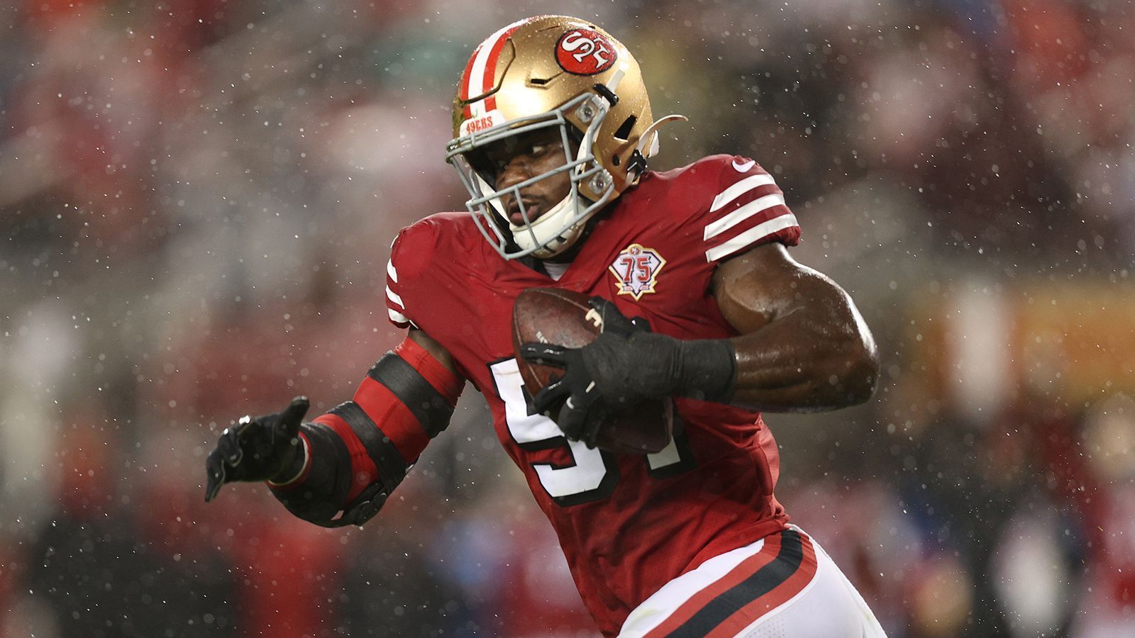 
                <strong>Azeez Al-Shaair</strong><br>
                Gleiches gilt für Azeez Al-Shaair. Der ehemalige Undrafted Free Agent avancierte in dieser Saison zum Starter. Der 24-Jährige setzte bisher 102 Tackles, verbuchte zwei Sacks und fing eine Interception. Allerdings laboriert er momentan an einer Knieverletzung und ist damit nicht der einzige Akteur, der Verletzungssorgen hat.
              