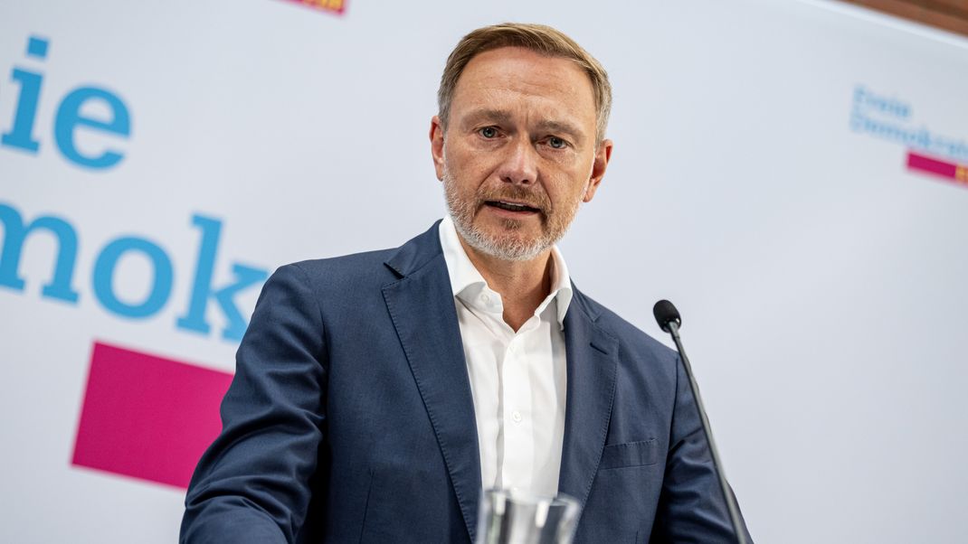 Christian Lindner (FDP), Finanzminister und Bundesvorsitzender, nimmt an einer Pressekonferenz nach der Landtagswahlen in Sachsen und Thüringen im Hans-Dietrich-Genscher-Haus teil.