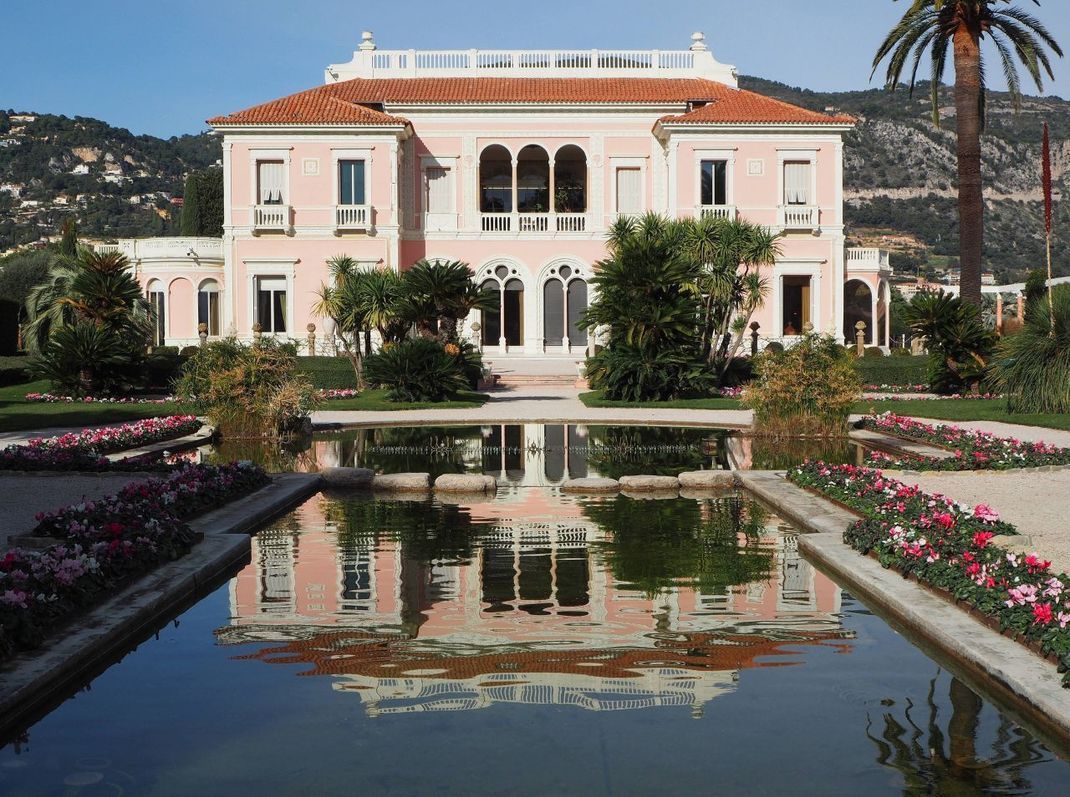 Beeindruckende Bauwerke wie die Villa Ephrussi de Rothschild spiegeln den Reichtum der Familie wider.
