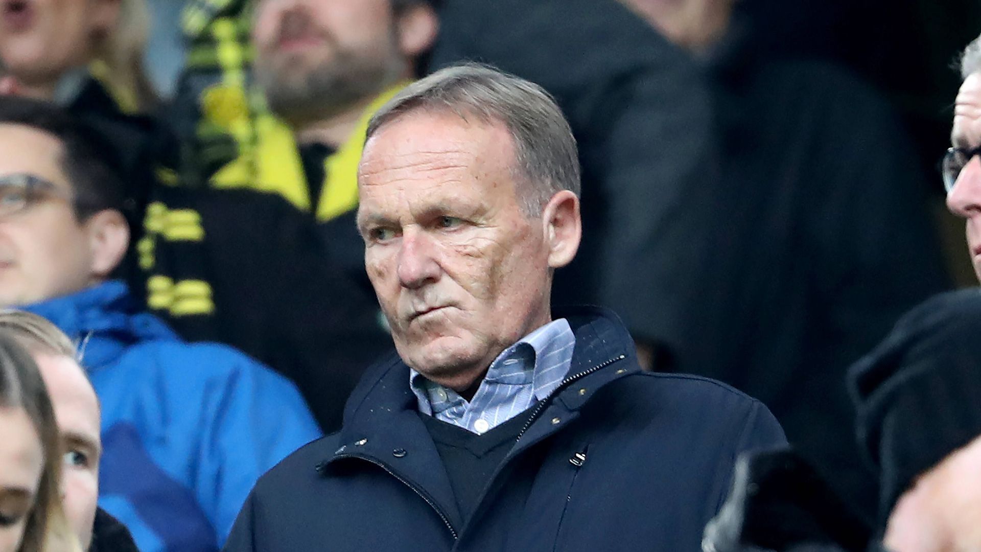 
                <strong>Hans-Joachim Watzke (Borussia Dortmund)</strong><br>
                "Schon Luther hat gesagt: Aus einem verzagten Arsch kann kein fröhlicher Furz kommen. Das sollte das Motto für die kommenden Spiele werden"(Geschäftsführer Hans-Joachim Watzke motiviert die Spieler von Borussia Dortmund während der Mitgliederversammlung)
              