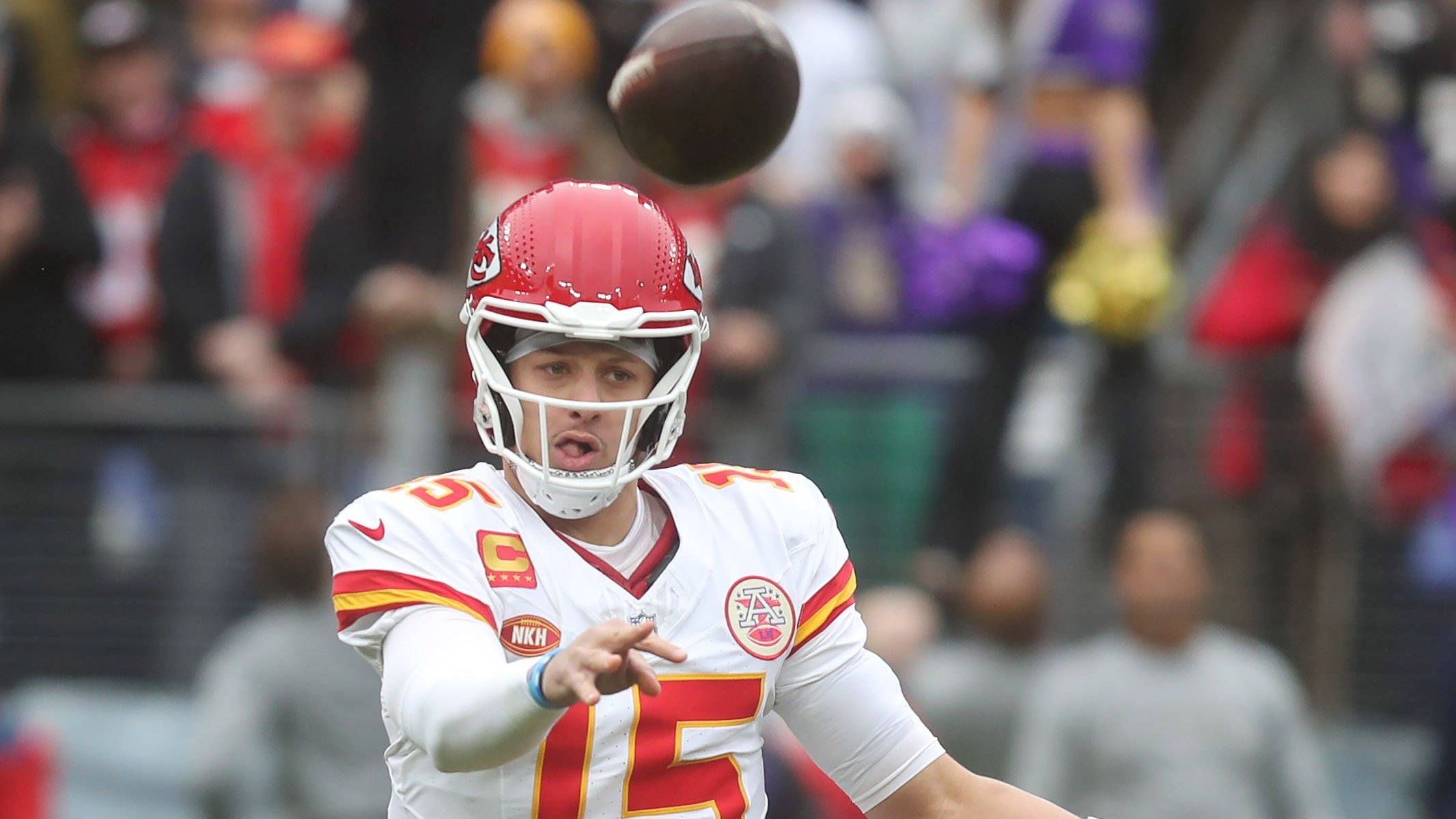 <strong>Passing Yards</strong> <br>Mahomes: Regular Season 28.424 (Playoffs: 4.802 Yards) <br>Brady: Regular Season 21.564 (Playoffs: 3.217)<br>Vorteil Mahomes