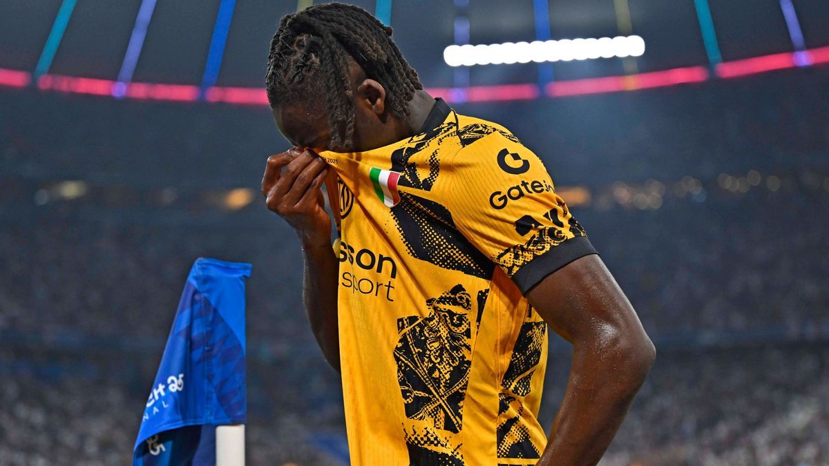 31.05.2025, Fussball UEFA Championsleague Finale 2025: Paris St. Germain - Inter Mailand, in der Allianz-Arena München. Yann Bisseck (Inter Mailand) ist enttäuscht ***DFL and DFB regulations prohib...