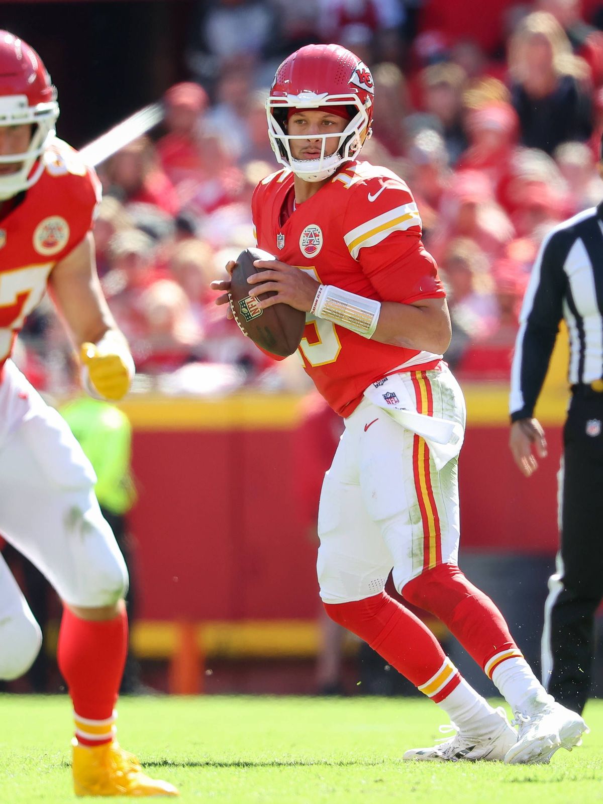 October 19, 2025: Kansas City Chiefs quarterback Patrick Mahomes (15) looks to pass during an NFL, American Football Herren, USA football game against the Las Vegas Raiders at GEHA Field at Arrowhe...
