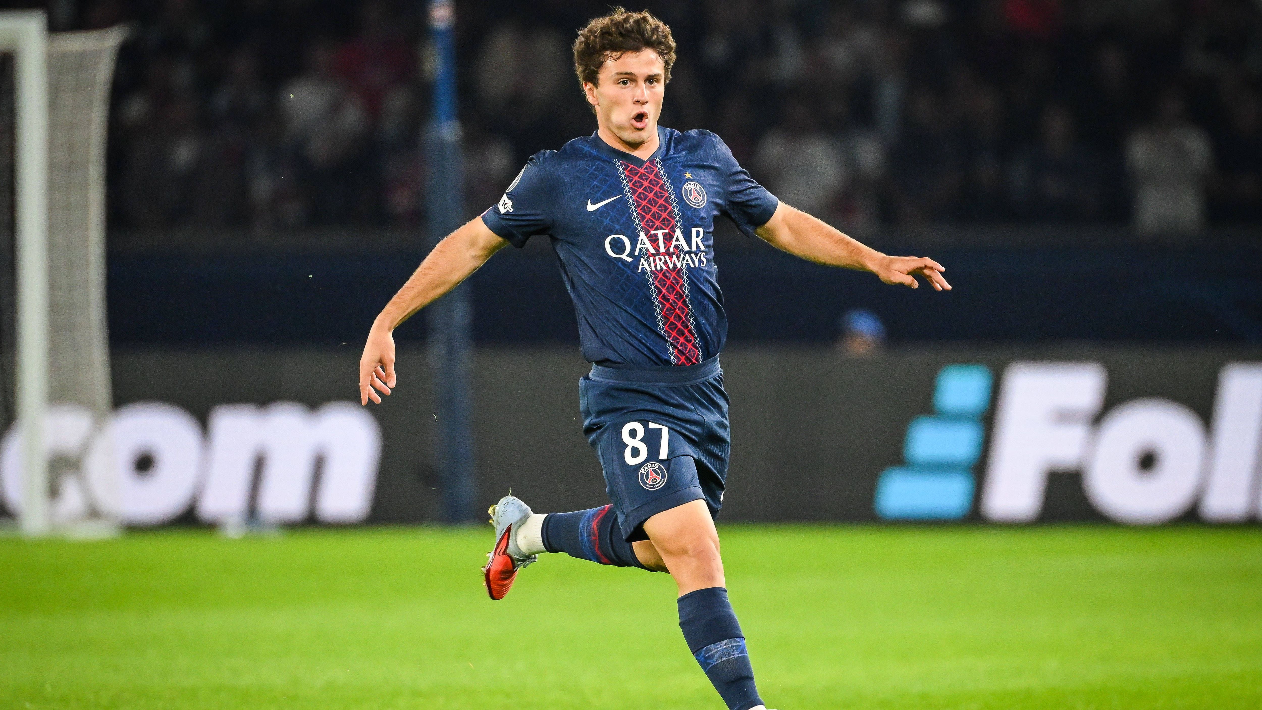 <strong>Joao Neves (geboren am 27.09.2004)</strong><br><strong>Verein:</strong> Paris Saint-Germain<br><strong>Marktwert</strong>: 90 Millionen Euro<br><strong>Nationalität:</strong> Portugiesisch