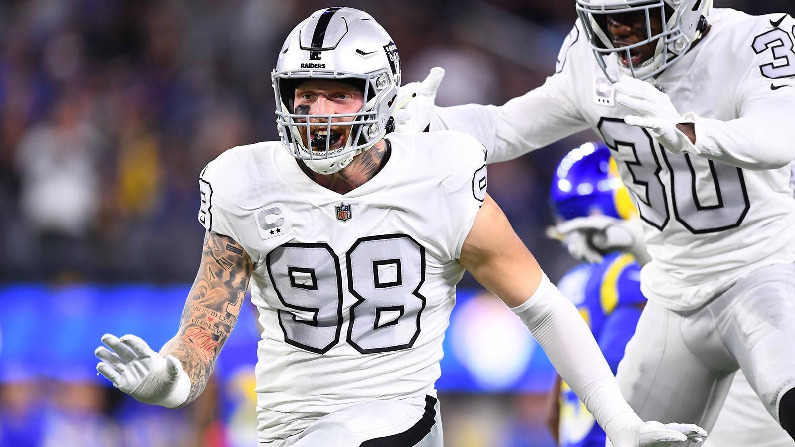 
                <strong>Platz 6: Maxx Crosby – Las Vegas Raiders </strong><br>
                &#x2022; Ranking im vorigen Jahr: 5.<br>&#x2022; Statistiken in der Saison 2022: 12,5 Sacks, 89 Total Tackles, 3 Forced Fumbles<br>
              