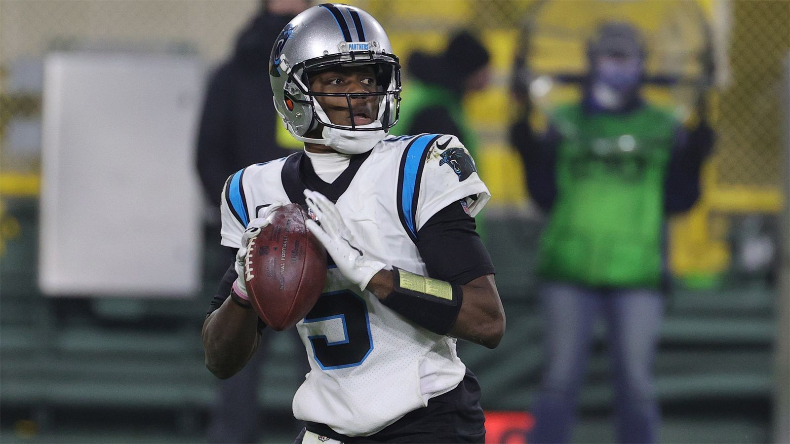 
                <strong>Verlierer: Teddy Bridgewater</strong><br>
                Die Carolina Panthers waren sein viertes NFL-Team. Nun wird sich Teddy Bridgewater auf die Suche nach Nummer fünf machen müssen. Das Front Office um Neu-GM Scott Fitterer traut dem 28-Jährigen keine signifikante Steigerung zu und setzt stattdessen auf Darnold. Nach seiner schweren Knieverletzung im Jahr 2016 übernahm Bridgewater erst im vergangenen Jahr wieder die Rolle eines Starting-Quarterbacks. Es ist wahrscheinlich, dass er nun wieder einen Schritt zurücksetzen muss.
              