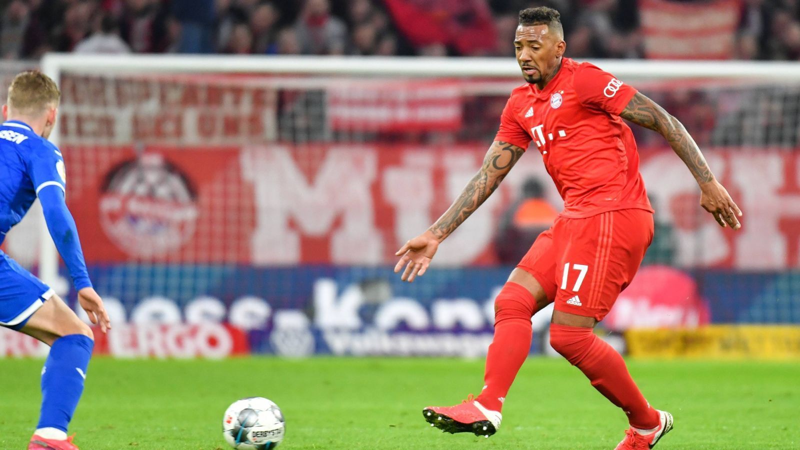 
                <strong>Jerome Boateng</strong><br>
                Alptraum-Beginn für ihn. Will in der achten Minute bei Bebous Schuss eingreifen und hält den Fuß rein – Eigentor. Anschließend aber in den Zweikämpfen resolut und souverän. Lässt aber in der zweiten Halbzeit ein wenig nach, mit ein paar Wacklern. ran-Note: 3
              