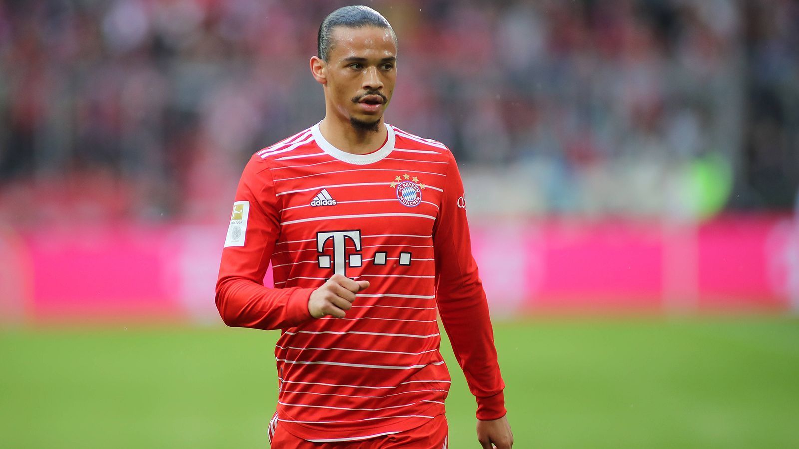 
                <strong>Leroy Sane </strong><br>
                Auf dem rechten Flügel weniger präsent als Kingsley Coman auf der linken Seite. Versucht immer wieder, sich und die Kollegen in Szene zu setzen. Bleibt bemüht, mehr aber auch nicht. Darf nach 60 Minuten vom Platz. ran-Note: 4
              