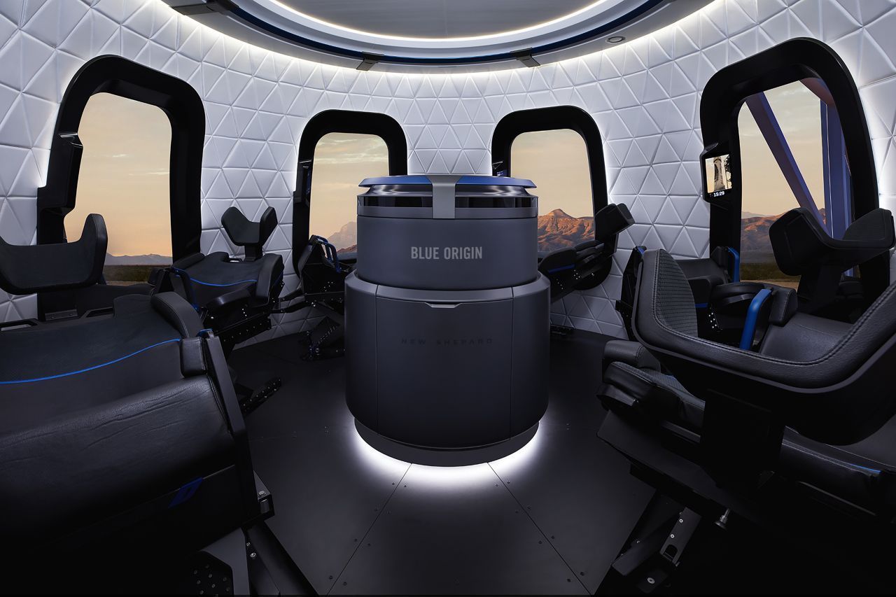 Das Innere der New-Shepard-Kapsel: Jeder der sechs Reisenden hat ein großes Panorama-Fenster und kann so die Krümmung der Erde und die Schwärze des Alls betrachten. 