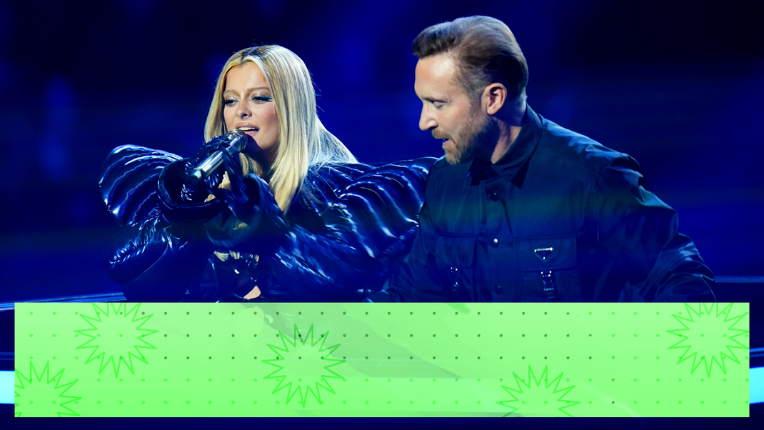 Ein Traum-Duo: Bebe Rexha und David Guetta performen gemeinsam auf der Bühne der MTV EMAs 2022 in Düsseldorf.
