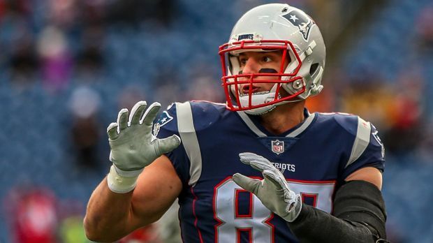 
                <strong>10. Rob Gronkowski</strong><br>
                Position: Tight EndTeam: New England PatriotsYards: 1.084
              
