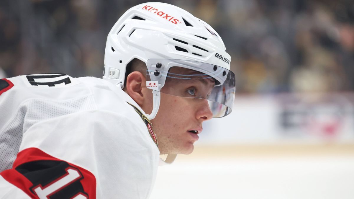 NHL, Eishockey Herren, USA Ottawa Senators at Pittsburgh Penguins Mar 30, 2025; Pittsburgh, Pennsylvania, USA; Ottawa Senators center Tim Stützle (18) looks on against the Pittsburgh Penguins durin...
