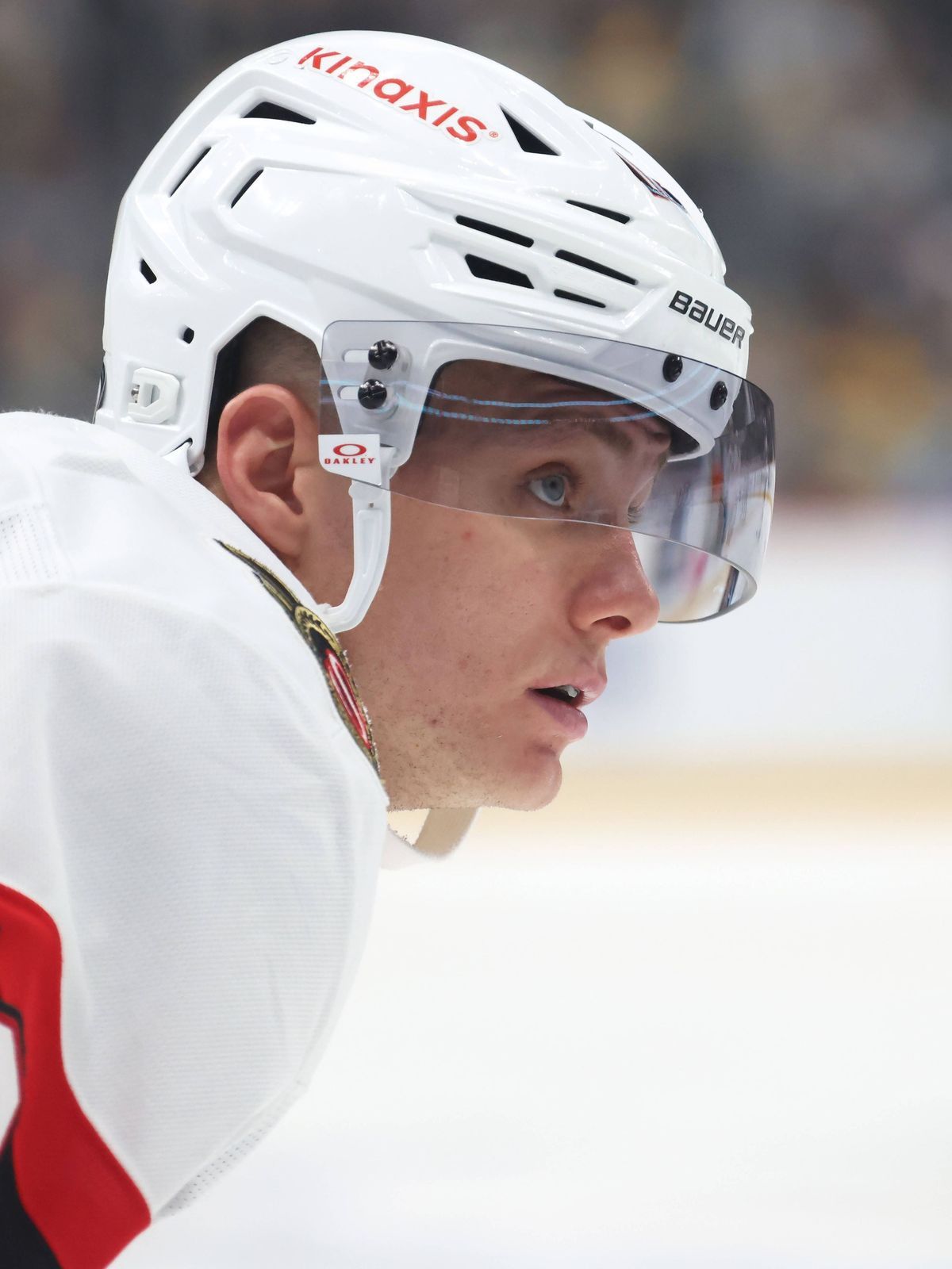 NHL, Eishockey Herren, USA Ottawa Senators at Pittsburgh Penguins Mar 30, 2025; Pittsburgh, Pennsylvania, USA; Ottawa Senators center Tim Stützle (18) looks on against the Pittsburgh Penguins durin...