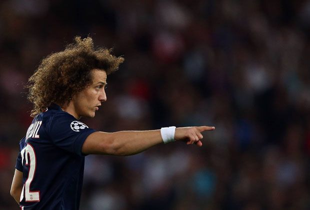 
                <strong>RIV: David Luiz</strong><br>
                Der Brasilianer spielte ebenfalls eine zeitlang für Chelsea. Heute darf Paris Saint-Germain von seinen Qualitäten profitieren.
              