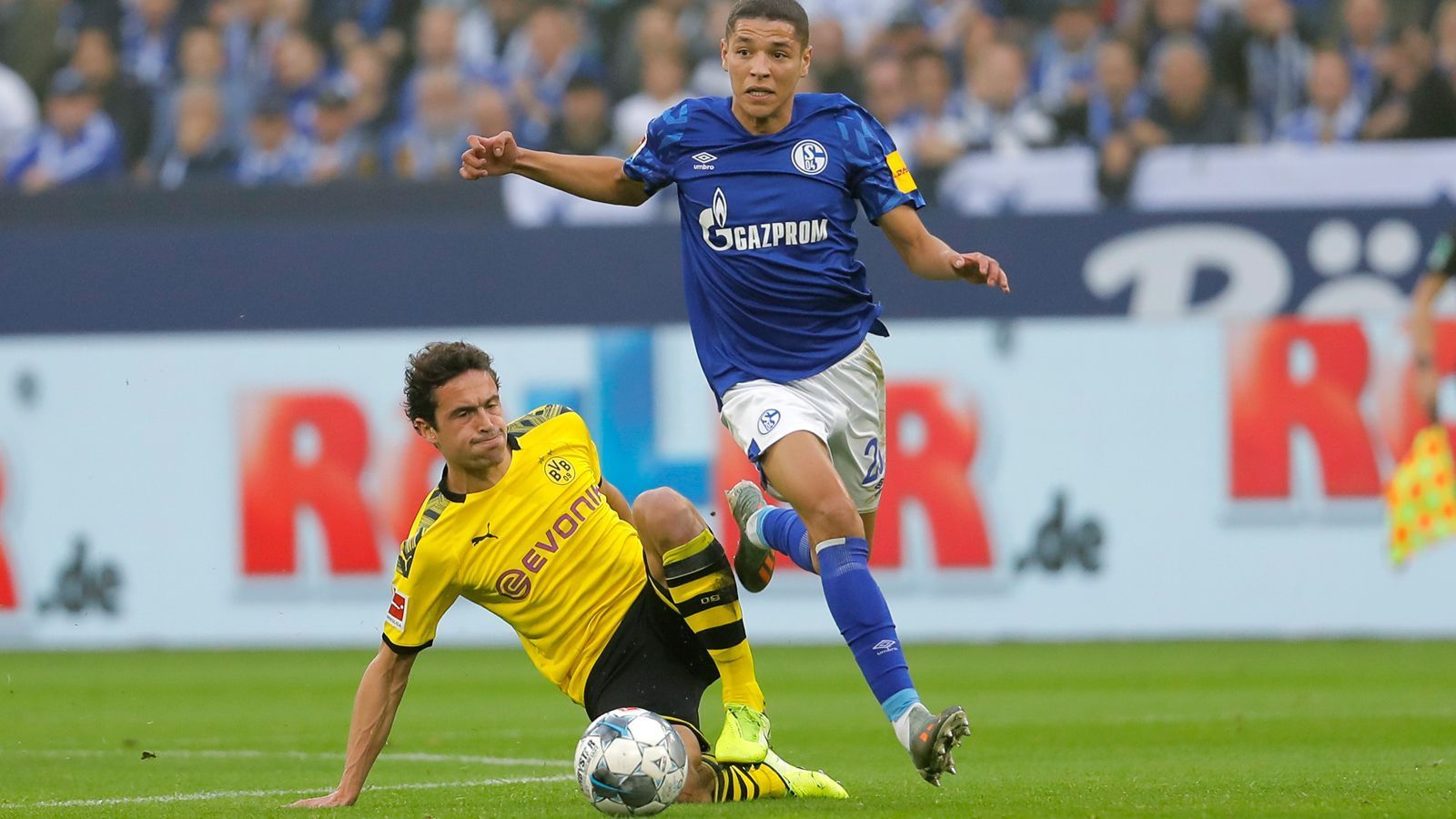 
                <strong>Amine Harit (Schalke 04)</strong><br>
                Versprüht in den ersten Minuten eine Menge Spielwitz, verliert in der zweiten Hälfte allerdings den Faden und ist am Ende kaum noch zu sehen. ran.de-Note: 
              