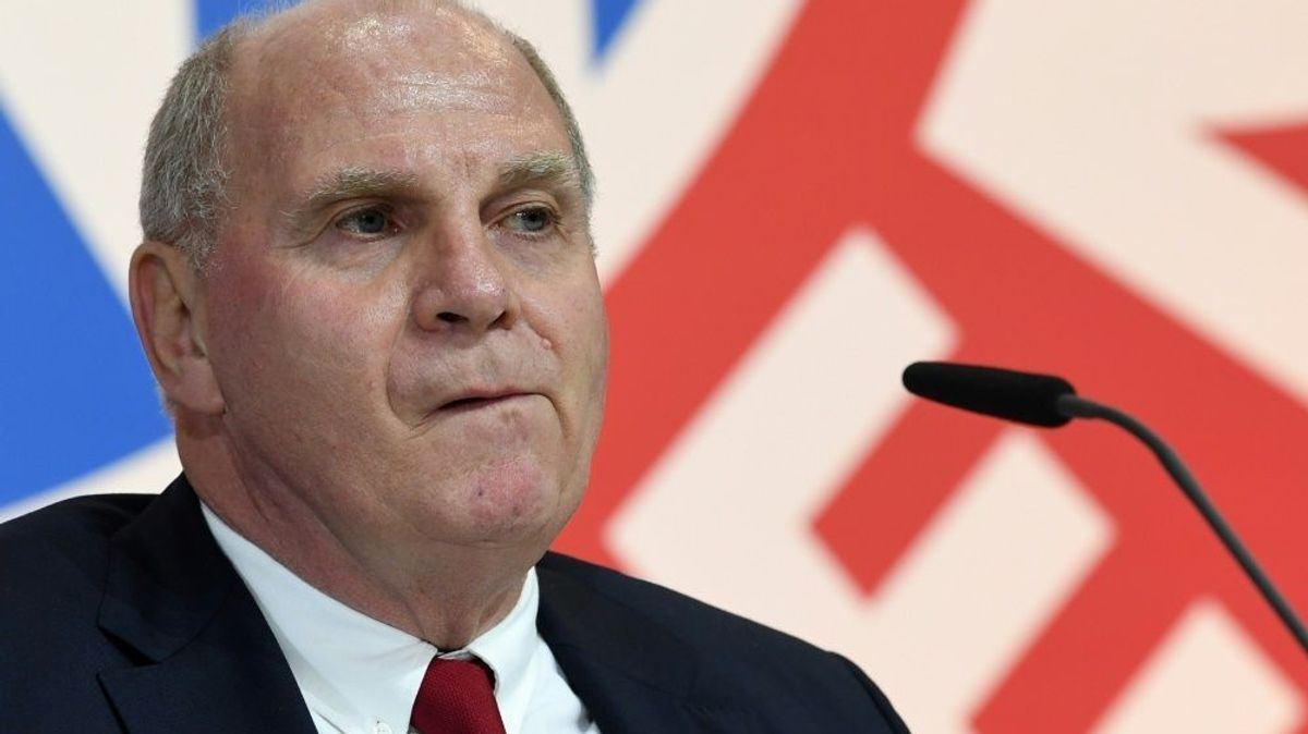 Uli Hoeneß lässt sich bei der Trainersuche Zeit