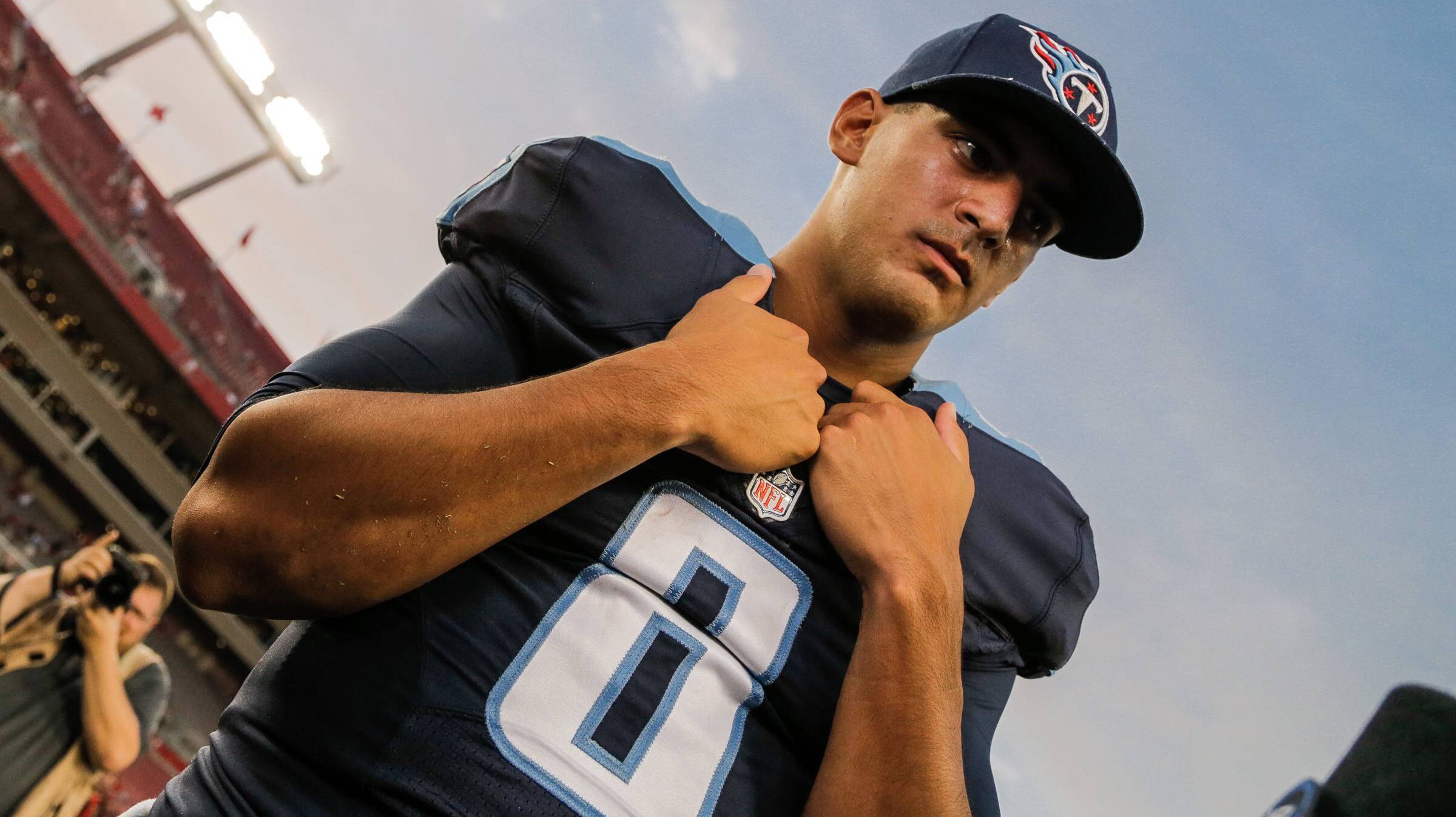 
                <strong>Rekord beim Debüt</strong><br>
                Anlaufschwierigkeiten kann Marcus Mariota niemand nachsagen. Der Rookie-Quarterback der Tennessee Titans legt in seinem ersten NFL-Game schon vor der Pause vier Touchdowns auf - das gab's noch nie! Das Duell mit den Tampa Bay Buccaneers endet dann auch 42:14 für Mariotas Team.
              