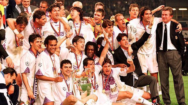 
                <strong>1997 bis 1998 Real Madrid</strong><br>
                Wenn die Königlichen anklopfen, sagt wohl kein Trainer nein. Auch wenn der Madrider Trainerstuhl zu jener Zeit durchaus ein Schleudersitz ist. Heynckes beerbt Fabio Capello, der nach nur einer Saison gehen muss. Das muss auch Don Jupp, auch wenn er mit Real die Champions League gewinnt.
              