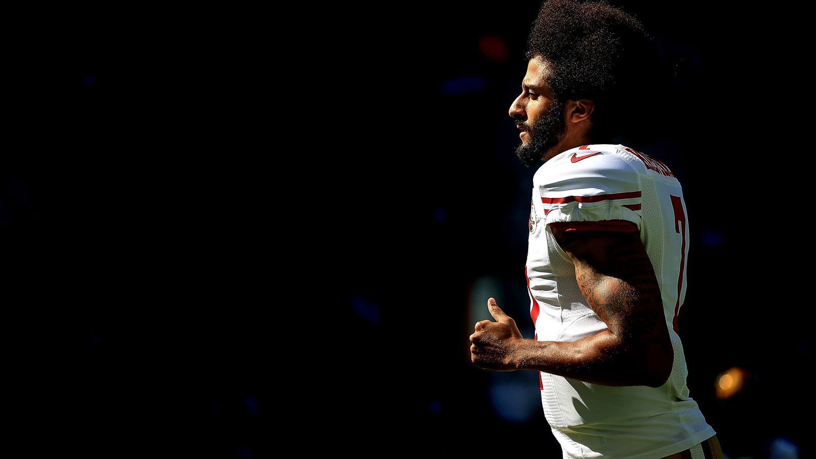 
                <strong>Wettquoten: Wo unterschreibt Colin Kaepernick?</strong><br>
                Die NFL hält ein Vorspielen für Colin Kaepernick ab. Und einige interessierte Teams kommen auch nach Atlanta. Aber wer wird den Quarterback, der seit dem 1. Januar 2017 kein NFL-Spiel mehr bestritten hat, unter Vertrag nehmen? Die Buchmacher von "Sports Betting Dime" in Las Vegas geben erste Wettquoten heraus.
              