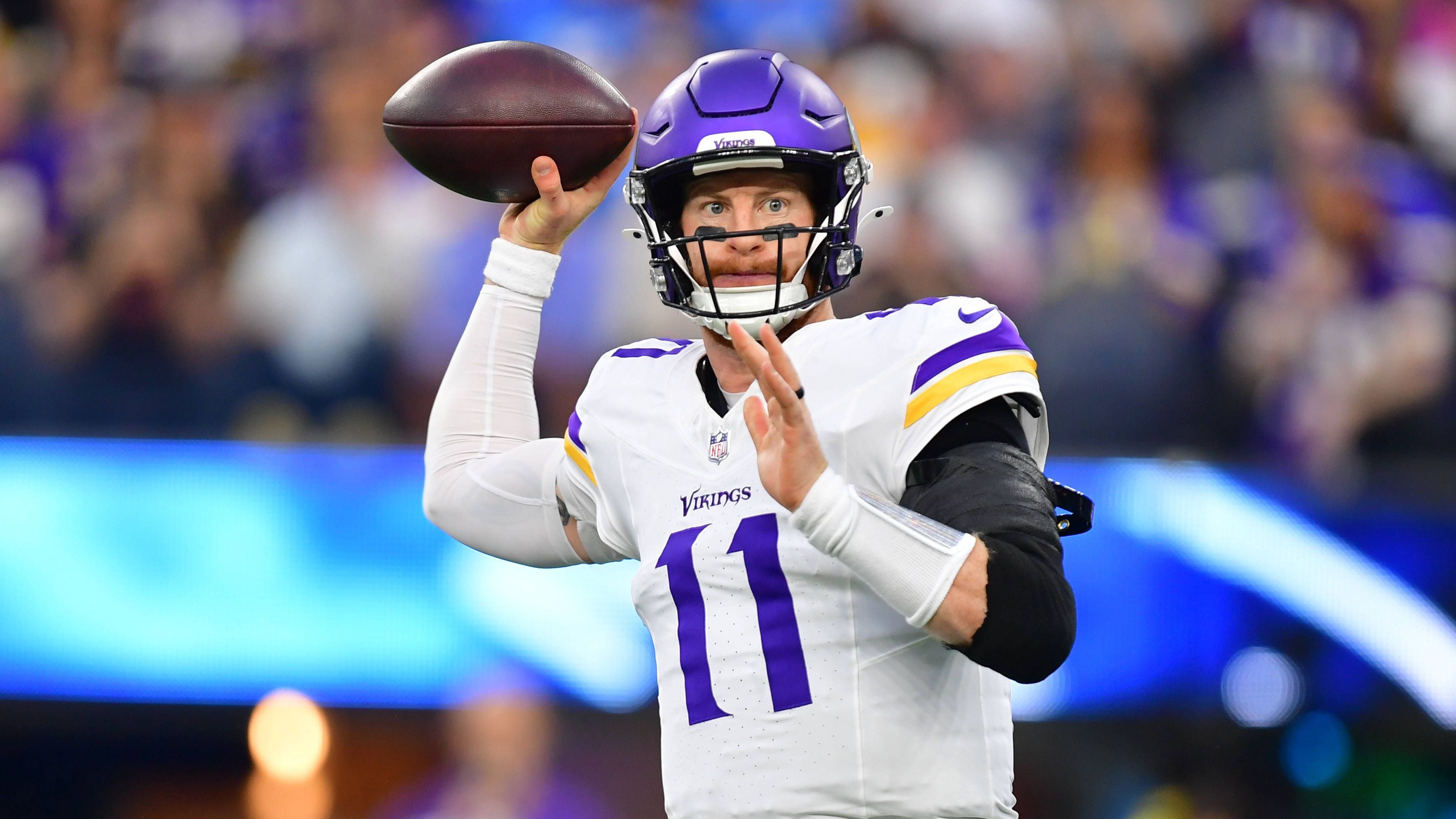 <em><strong>Carson Wentz (Minnesota Vikings)</strong><br>Die Minnesota Vikings müssen für den Rest der Saison auf Carson Wentz verzichten. Der Quarterback muss sich einer Operation an seiner linken Schulter unterziehen. Der 31-Jährige hatte am Donnerstagabend trotz starker Schmerzen gegen die Los Angeles Chargers gespielt. Es ist bereits der zweite Ausfall auf der Quarterback-Position, den die Vikings in dieser Saison zu verkraften haben ...</em>