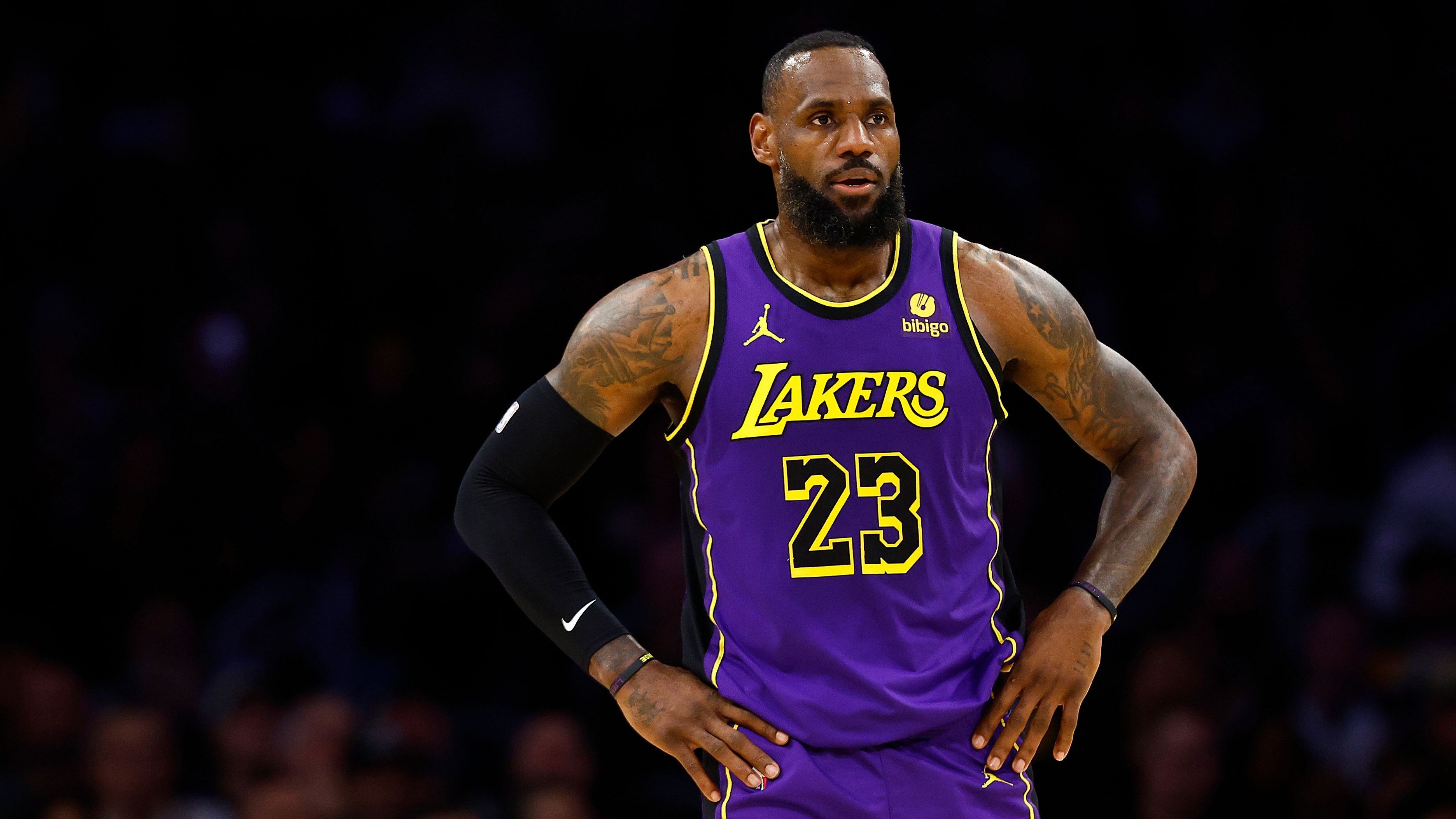 Lebron james 23 on sale lakers