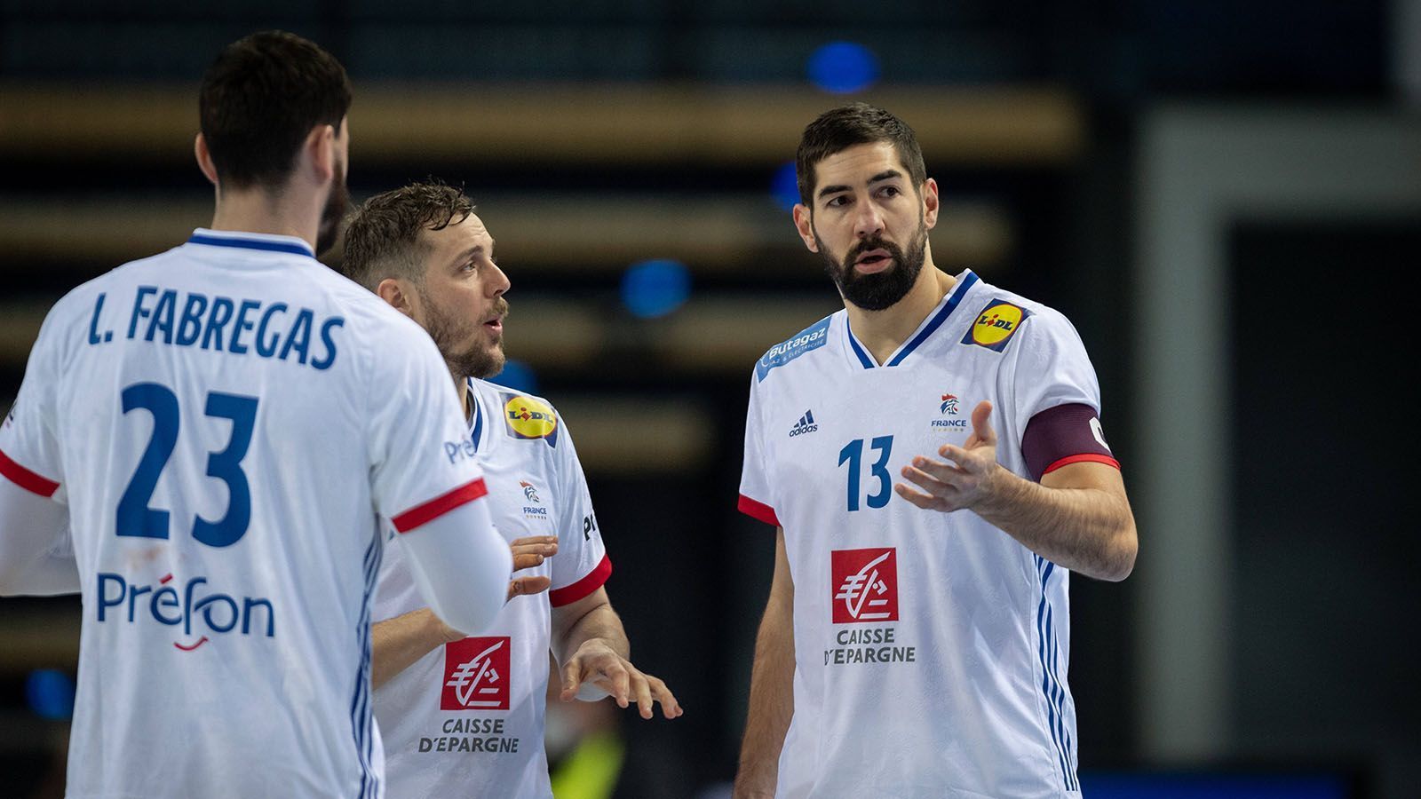 
                <strong>Die Favoriten</strong><br>
                Olympiasieger Frankreich mit Superstar Nikola Karabatic (r.), Weltmeister Dänemark, Europameister Spanien und Schweden sind sicherlich die vier heißesten Kandidaten auf den Einzug ins Halbfinale. Gerade Frankreich und Dänemark dürften mit fortschreitender Turnier-Dauer immer stärker werden, angesichts der Masse an Stars, die in beiden Kadern stehen. 
              