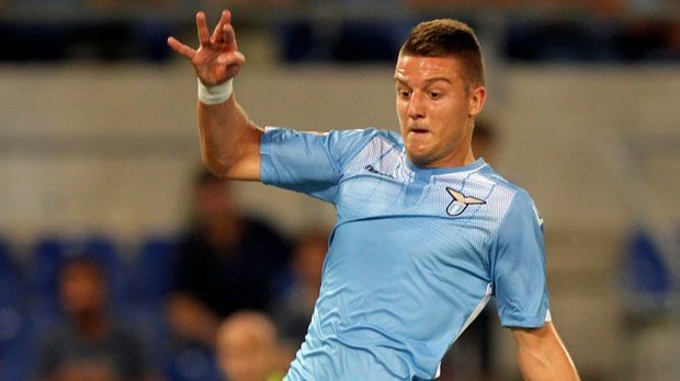 
                <strong>Sergej Milinkovic-Savic (Lazio Rom)</strong><br>
                Sergej Milinkovic-Savic: Lazio Rom gibt für den Serben im Sommer neun Millionen Euro Ablöse aus, um den 20-Jährigen von KRC Genk loszueisen. In der Serie A kommt der zentrale Mittelfeldspieler schon zu ersten Kurzeinsätzen, in der Europa League dürften weitere folgen.
              