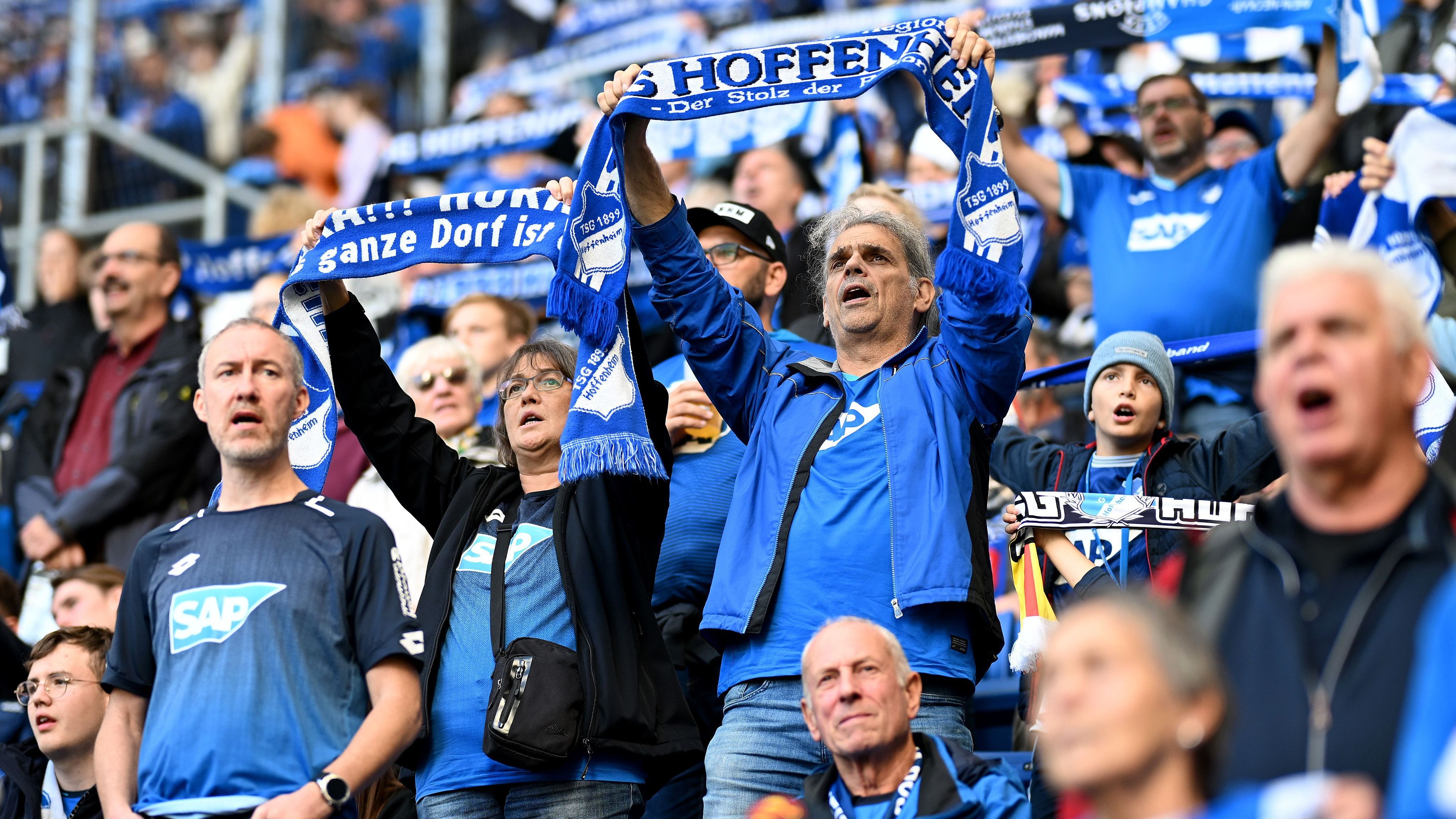 <strong>1899 Hoffenheim</strong><br>"Im Kraichgau-Tal, die Heimat unsrer Träume, TSG Hoffenheim, stolz auf unsere Blau- und Weiß-Ströme. Der Adler stets, er führt uns hoch empor, mit Dietmar Hopp im Herzen, sind wir immerzu im Chor. Von Hoffenheimer Wurzeln, ...