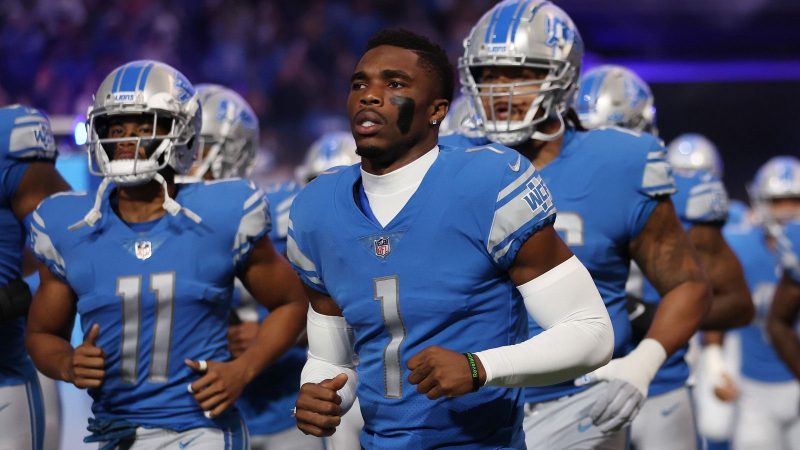 
                <strong>Detroit Lions</strong><br>
                Quarterback (2): David Blough, Jared GoffRunning Back (4): Jermar Jefferson, Craig Reynolds, D'Andre Swift, Jamaal WilliamsWide Receiver (5): Quintez Cephus, D. J. Chark, Kalif Raymond, Josh Reynolds, Amon-Ra St. Brown Tight End (4): T. J. Hockenson, James Mitchell, Brock Wright, Shane ZylstraOffensive Line (9): Evan Brown, Taylor Decker, Jonah Jackson, Tommy Kraemer, Matt Nelson, Frank Ragnow, Penei Sewell, Logan Stenberg, Halapoulivaati VaitaiDefensive Line (9): Michael Brockers, Austin Bryant, Isaiah Buggs, John Cominsky, Charles Harris, Aidan Hutchinson, Alim McNeill, Levi Onwuzurike, Demetrius TaylorLinebacker (6): Alex Anzalone, Derrick Barnes, Chris Board, Julian Okwara, Malcolm Rodriguez, Josh WoodsSecondary (11): DeShon Elliott, Will Harris, JuJu Hughes, Mike Hughes, Kerby Joseph, Chase Lucas, Ifeatu Melifonwu, Jeff Okudah, Amani Oruwariye, Bobby Price, Tracy Walker Specialists (3): Scott Daly, Jack Fox, Austin Seibert
              