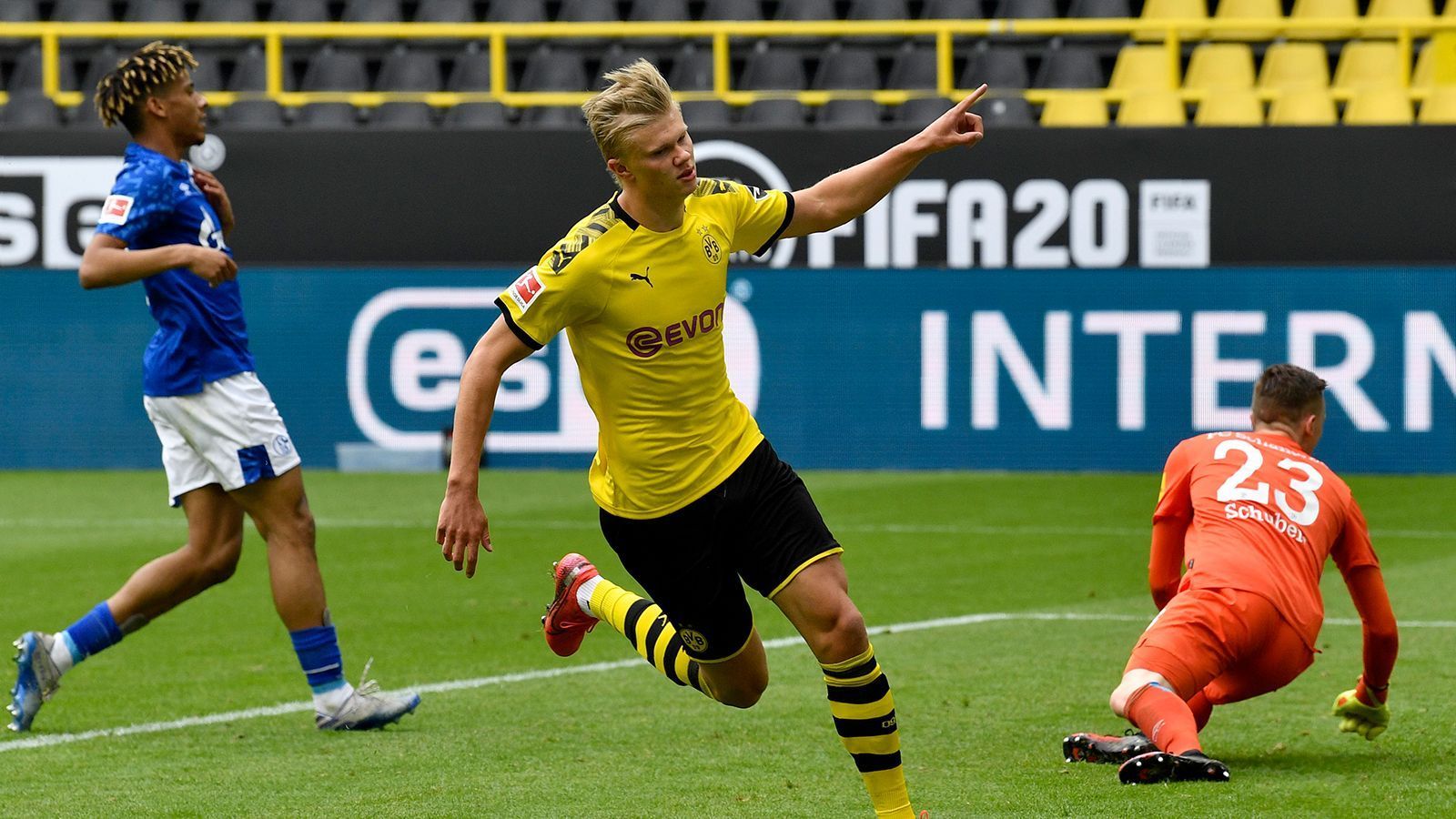 
                <strong>Tore in dieser Saison: Erling Haaland</strong><br>
                Für Borussia Dortmund kommt Haaland in 18 Bundesliga-Partien auf 17 Tore. Dazu kommen 8 Treffer in 5 Partien in der Champions League und  Bude in 1 DFB-Pokal-Match sowie 1 Treffer im DFL-Supercup. Durchschnittlich lässt es Haaland einmal in 85 Minuten klingeln. 
              