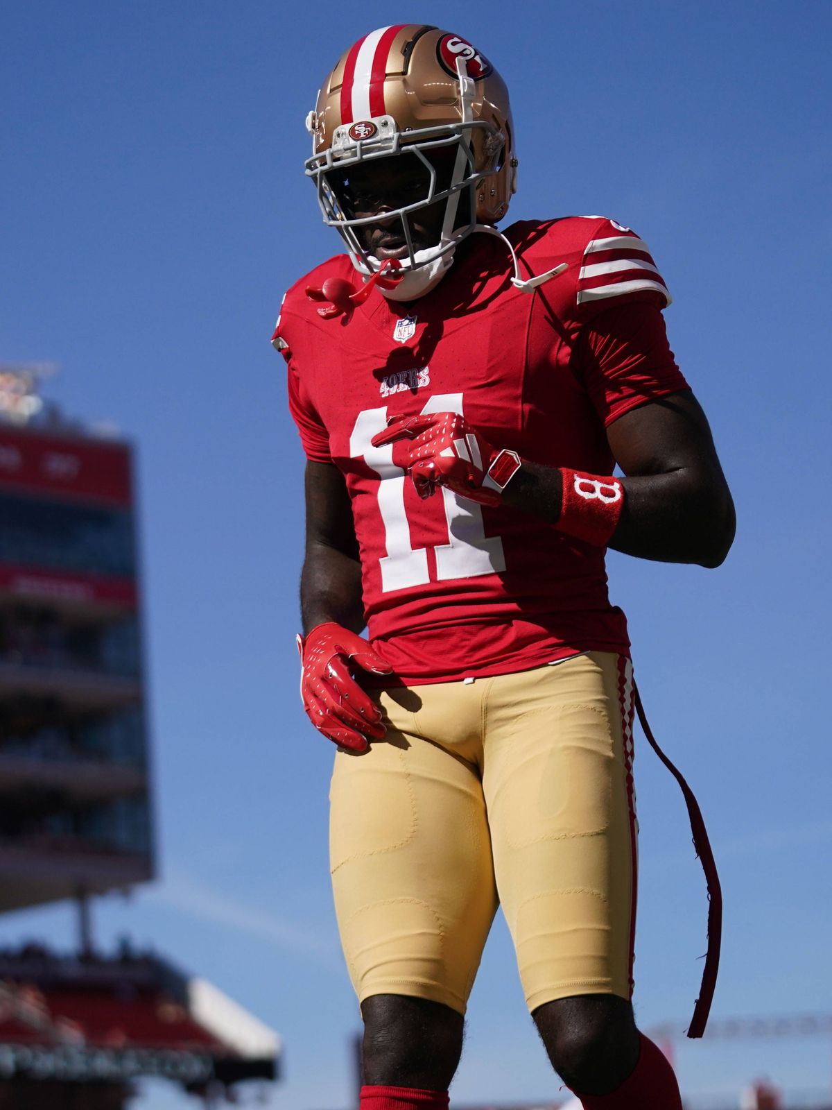 NFL, American Football Herren, USA Kansas City Chiefs at San Francisco 49ers Oct 20, 2024; Santa Clara, California, USA; San Francisco 49ers wide receiver Brandon Aiyuk (11) walks on the field befo...