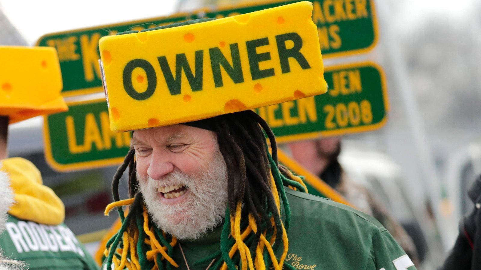 <strong>Platz 32: Fans - Green Bay Packers</strong><br>
                • Reinvermögen: nicht nennbar*<br>*Die Green Bay Packers stellen einen Sonderfall dar, weil die Franchise keinen "echten" Owner hat. Stattdessen konnten und können immer wieder Fans Aktien der Franchise kaufen und so zu Mini-Besitzern werden.
