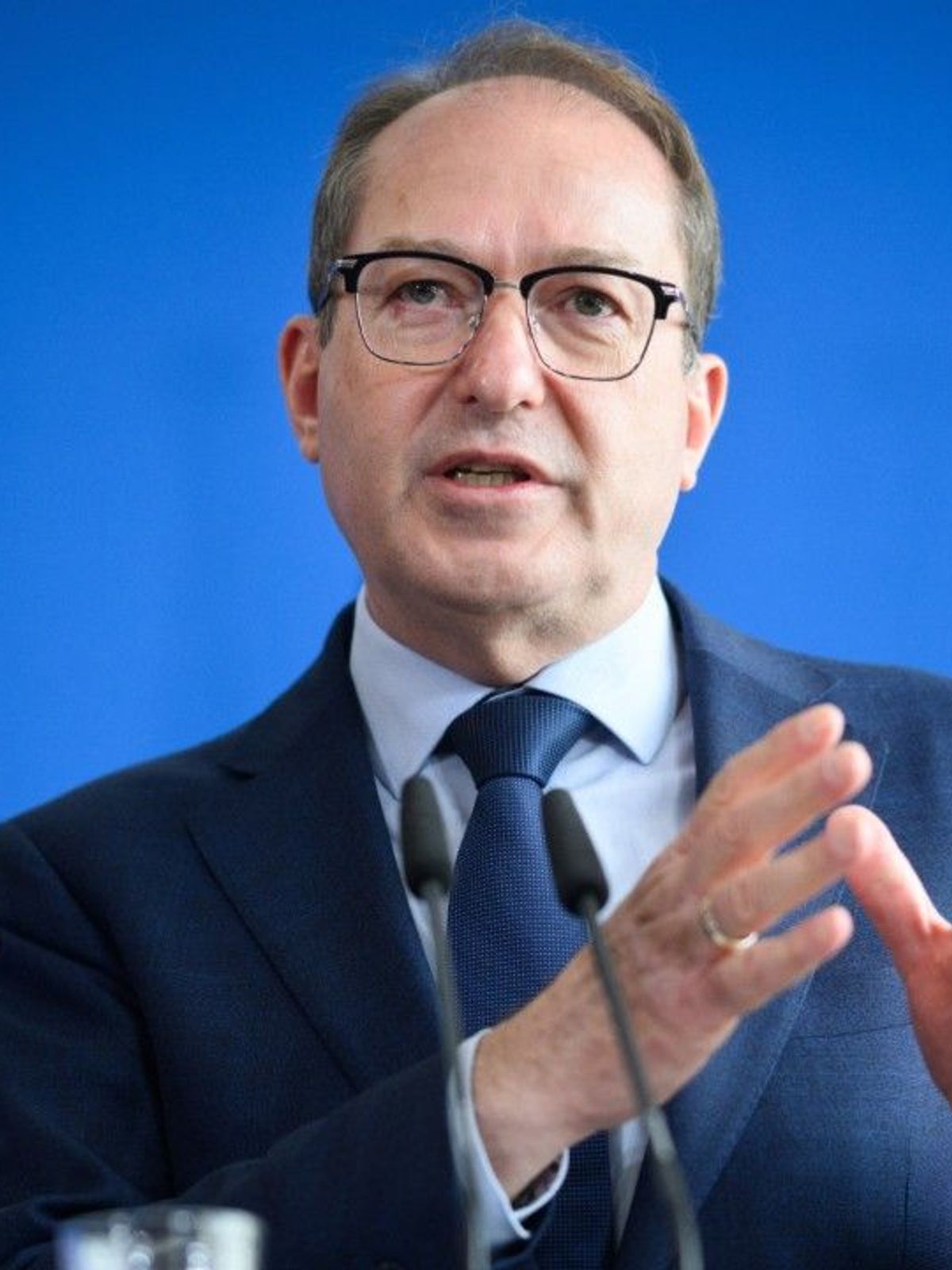 Bundesinnenminister Alexander Dobrindt drängt über die EU-Asylreform hinaus auf schärfere Regeln.