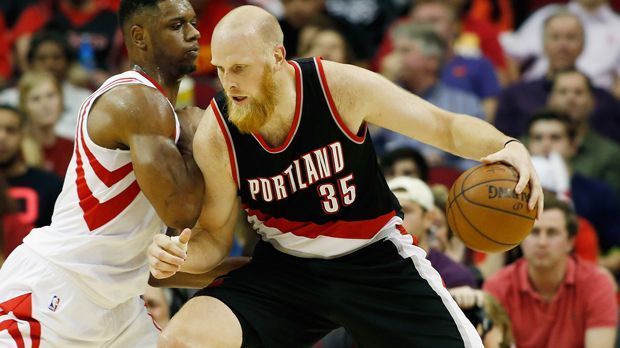 
                <strong>Chris Kaman</strong><br>
                Chris Kaman (von 2003 bis 2016 - Los Angeles Clippers, New Orleans Hornets, Dallas Mavericks, Los Angeles Lakers, Portland Trail Blazers)Draft: 2003, 6. Stelle von den Los Angeles ClippersSpiele: 735Punkteschnitt: 11,2 pro SpielPlayoff-Spiele: 18Punkteschnitt: 7,8 pro SpielAll-Star: 2010
              