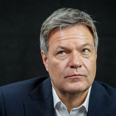 Der Grünen-Kanzlerkandidat Robert Habeck zeigt sich irritiert über seinen SPD-Rivalen Olaf Scholz.