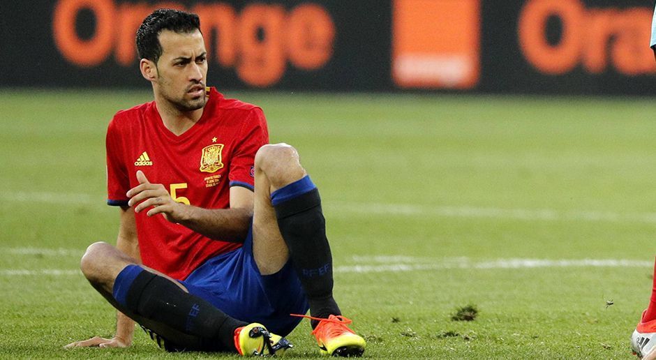 
                <strong>Sergio Busquets</strong><br>
                Sergio Busquets: Gewohnt passicher verteilte der Barca-Verteidiger die Bälle, hatte in Zweikämpfen jedoch häufig das Nachsehen. Diese konnten die Türken allerdings kaum für Torraumszenen ausnutzen. ran-Note 3
              