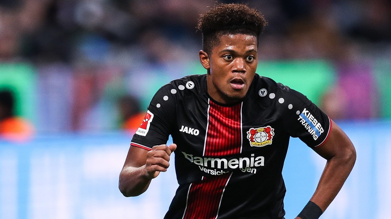 
                <strong>Bayer Leverkusen</strong><br>
                Wer sich lieber in der Bundesliga austoben möchte und dabei trotzdem eine Herausforderung sucht, könnte bei Bayer Leverkusen richtig sein. Ein Startplatz in der Europa League ist euch sicher. Bayer hat mit Brandt, Bailey, Havertz, Tah, Paulinho und Retsos eine Menge hoch talentierter Spieler. Um mit den jungen Juwelen bis an die Spitze der Bundesliga zu kommen, ist dann der Spitzen-Manager in euch gefragt. Neben Bayern und Dortmund müsst ihr auch Leipzig oder Schalke auf Distanz halten. Wer es sich in der Bundesliga einfach machen möchte, wählt natürlich die Bayern, gute Manager oder solche die es werden wollen, sollten mit Leverkusen eine Menge Spaß haben.Spielstärke: 7/10Potenzial: 8/10
              