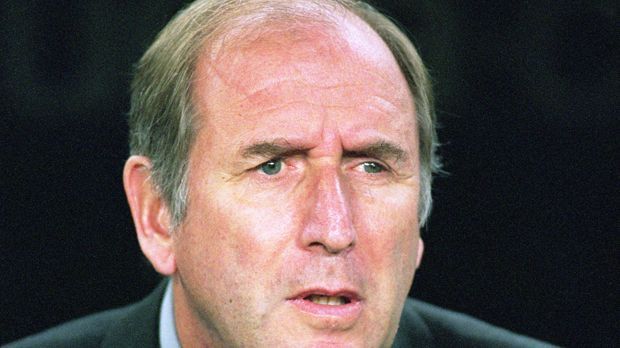 
                <strong>Rexach</strong><br>
                Carles Rexach spielte von der Jugend an beim spanischen Großstadtklub - über insgesamt 15 Jahre. Für eine Saison wurde er Assistent von Cruyff. Im Jahr 2001 übernahm er als Chefcoach, wurde nach nur einer Saison jedoch von seinen Aufgaben entbunden, blieb dem Verein aber in mehreren Positionen, unter anderem als Scout, erhalten.
              