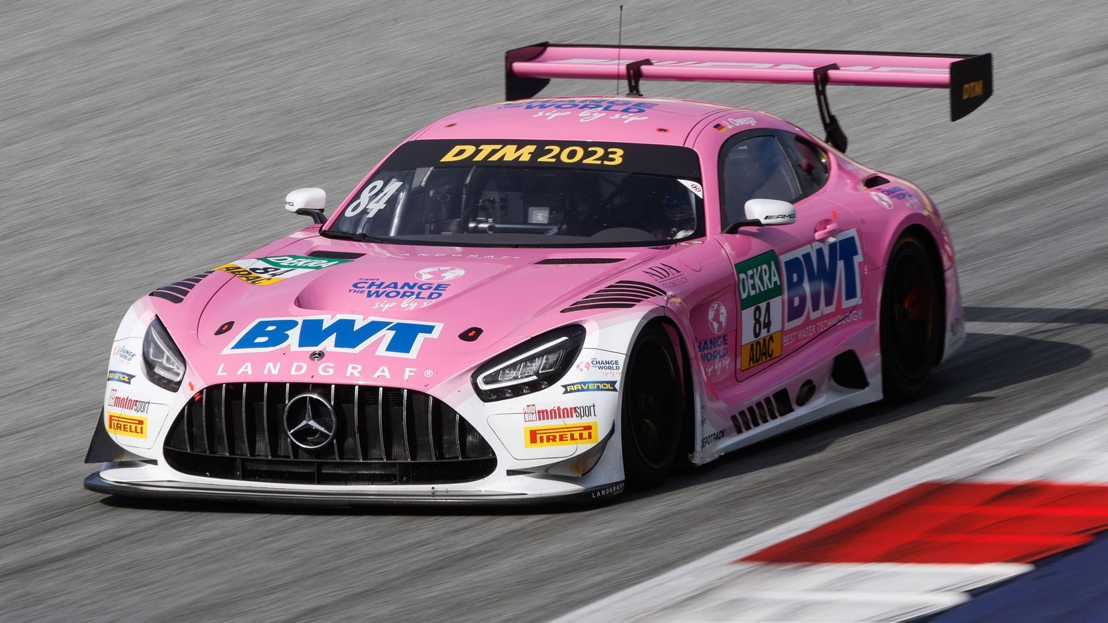 
                <strong>Jusuf Owega</strong><br>
                &#x2022; Team: Landgraf<br>&#x2022; Marke: Mercedes<br>&#x2022; Auto: Mercedes-AMG GT3<br>&#x2022; Startnummer: 84<br>
              