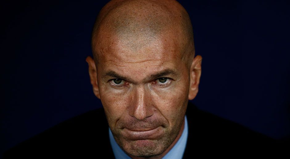 
                <strong>Halbrechter Mittelfeldspieler: Zinedine Zidane</strong><br>
                seit Januar 2016 Marcelos Trainer bei Real Madrid (für den Franzosen machte er eine Ausnahme, denn beide standen nie zusammen auf dem Platz)
              