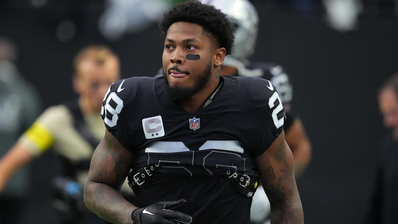 
                <strong>Platz 14 (geteilt): Josh Jacobs</strong><br>
                &#x2022; Rushing Touchdowns: 40<br>&#x2022; Aktuelles Team: Las Vegas Raiders<br>&#x2022; In der NFL seit: 2019<br>
              