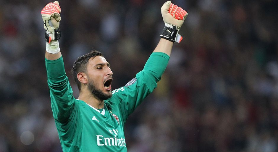 
                <strong>Torhüter: Gianluigi Donnarumma (AC Mailand)</strong><br>
                Im Tor steht Italiens nächste große Torhüter-Hoffnung. Gianluigi Donnarumma ist zwar erst 18 Jahre alt, lief aber schon viermal in der Nationalmannschaft auf und wird bereits als legitimer Nachfolger von Gianluigi Buffon gehandelt. Für den AC Mailand hat er bereits 78 Pflichtspiele absolviert und ist dort die unangefochtene Nummer eins.
              