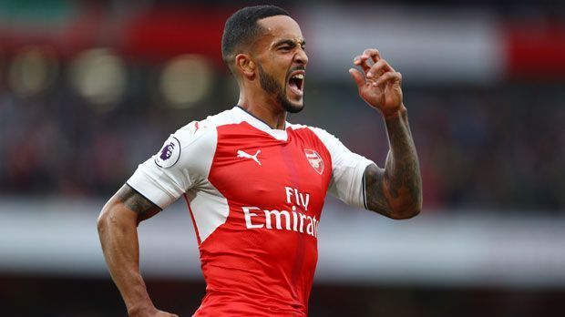 
                <strong>Platz 8 (geteilt): Theo Walcott (FC Arsenal) - 34,78 km/h</strong><br>
                Und gleich noch ein pfeilschneller Mann aus dem Kader von Arsène Wenger. Auch wenn man Theo Walcott wohl noch weiter vorne in der Liste erwartet hätte, mit seiner Geschwindigkeit kann der 27-jährige Engländer an einem guten Tag jede Abwehr das Fürchten lehren.
              