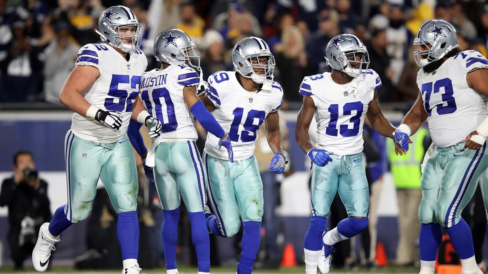 
                <strong>Platz 2 (geteilt): Dallas Cowboys - 35 Siege</strong><br>
                Die Dallas Cowboys teilen sich den zweiten Rang seit den Divisional Playoffs dieser Saison mit einem anderen Team. 35 Siege hat "Americas Team" insgesamt in der Postseason errungen, mit einer Bilanz von 34-27.
              