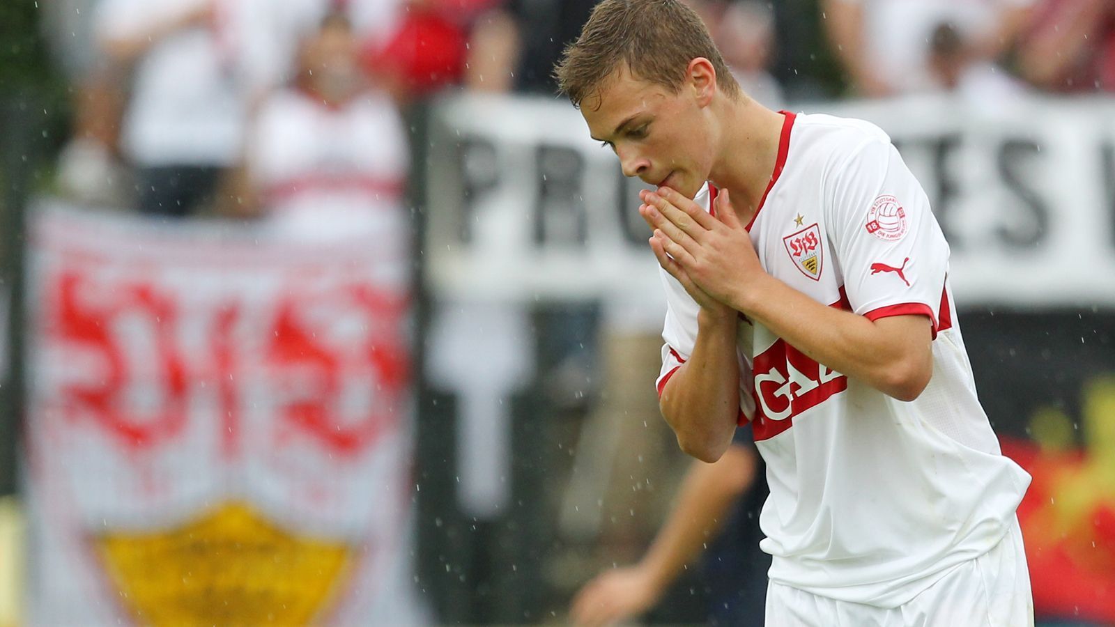 
                <strong>Joshua Kimmich</strong><br>
                Joshua Kimmich als B-Jugend-Spieler des VfB Stuttgart. Allzu sehr hat er sich in den letzten sechs Jahren nicht verändert.
              