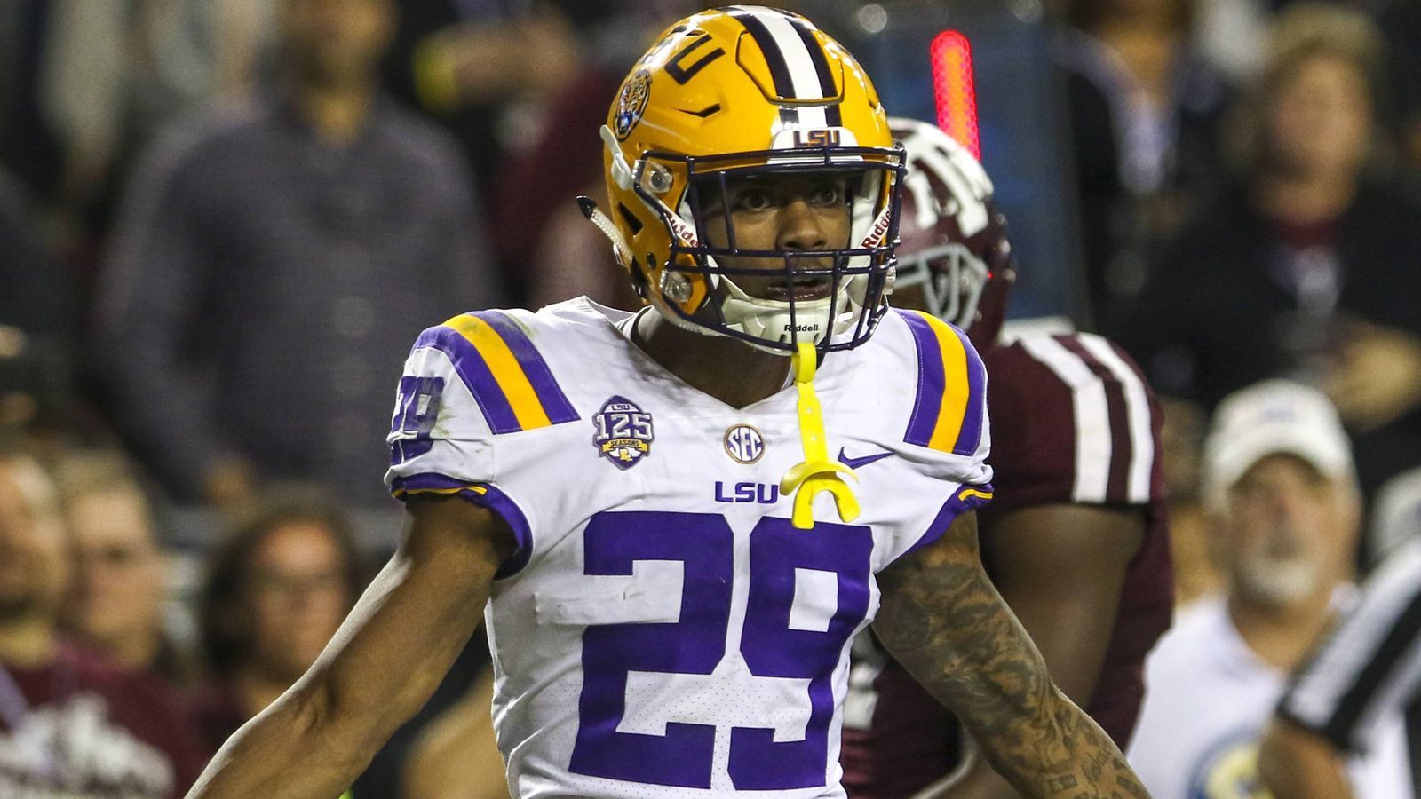 
                <strong>Greedy Williams (Cornerback/LSU)</strong><br>
                Der All-American wird hoch gehandelt, ist der Top-Cornerback der Draft-Klasse von 2019. Experten bescheinigen ihm nicht nur, dass er schnell ein Starter werden kann, sondern auch das Rüstzeug für einen kommenden Pro Bowler. Er überzeugt durch seine Fähigkeiten gegen den Ball und im Raum, durch seine Größe und seine Schnelligkeit. Ein potenzieller Albtraum für jeden Receiver. Und für die Teams ein echter Top-Pick. Ihn werden sie beim Combine ebenfalls auf dem Zettel haben.
              