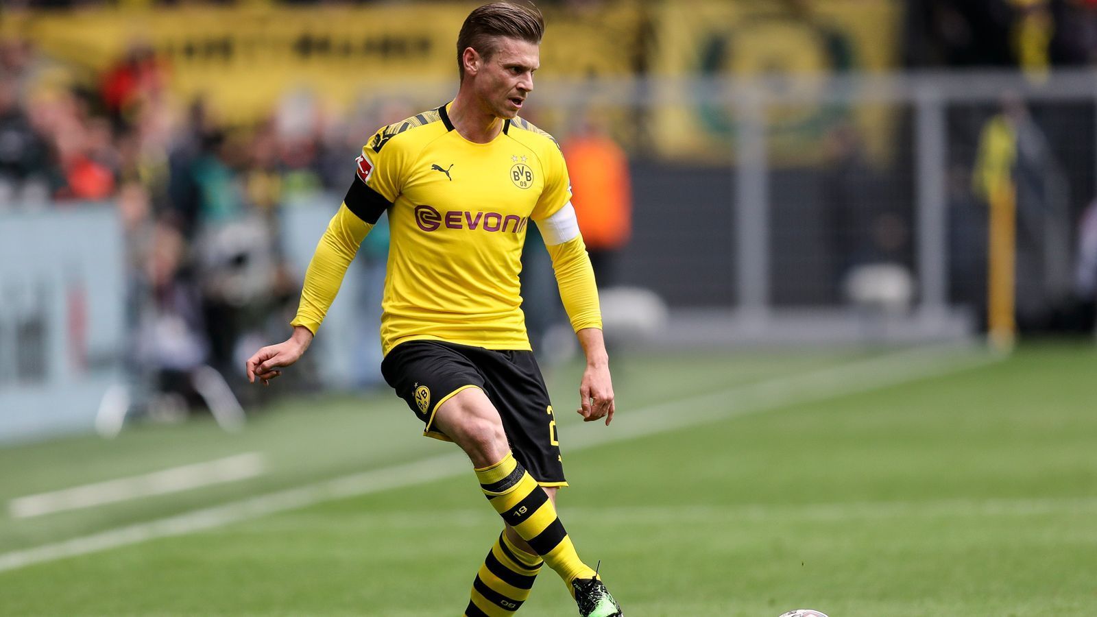 
                <strong>Borussia Dortmund (Bundesliga/Deutschland)</strong><br>
                Ältester Spieler im Kader: Lukasz Piszczek (34 Jahre)Position: Rechtsverteidiger
              