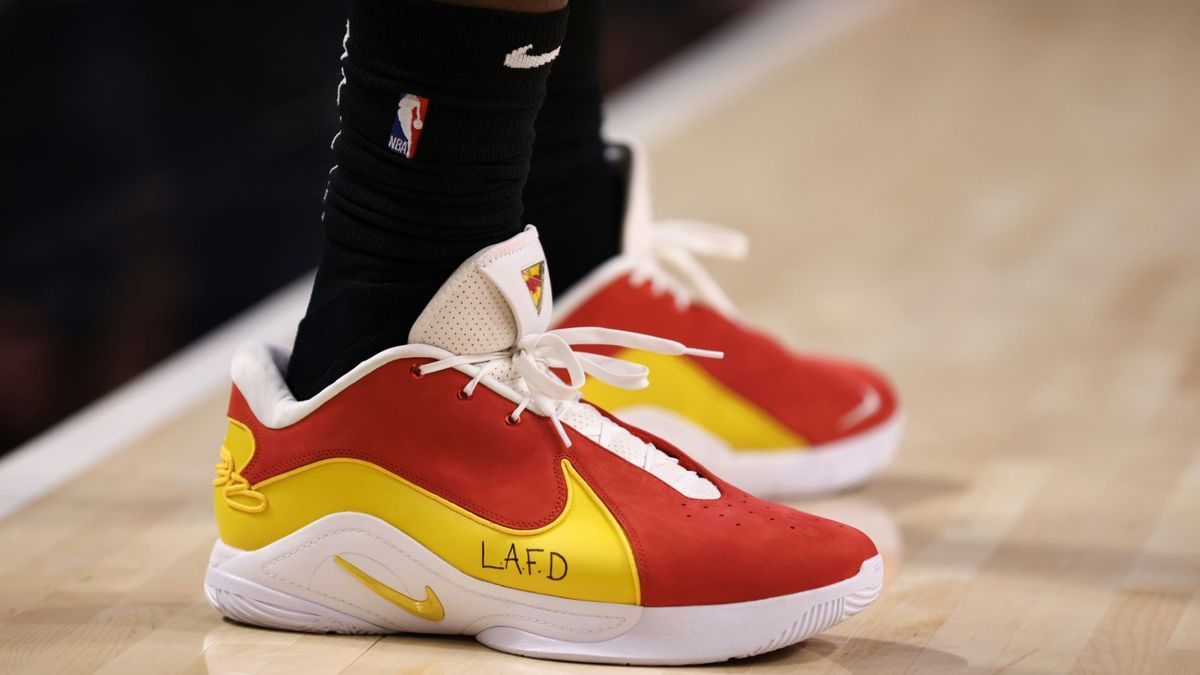 LeBron James schrieb &quot;LAFD&quot; auf seine Schuhe