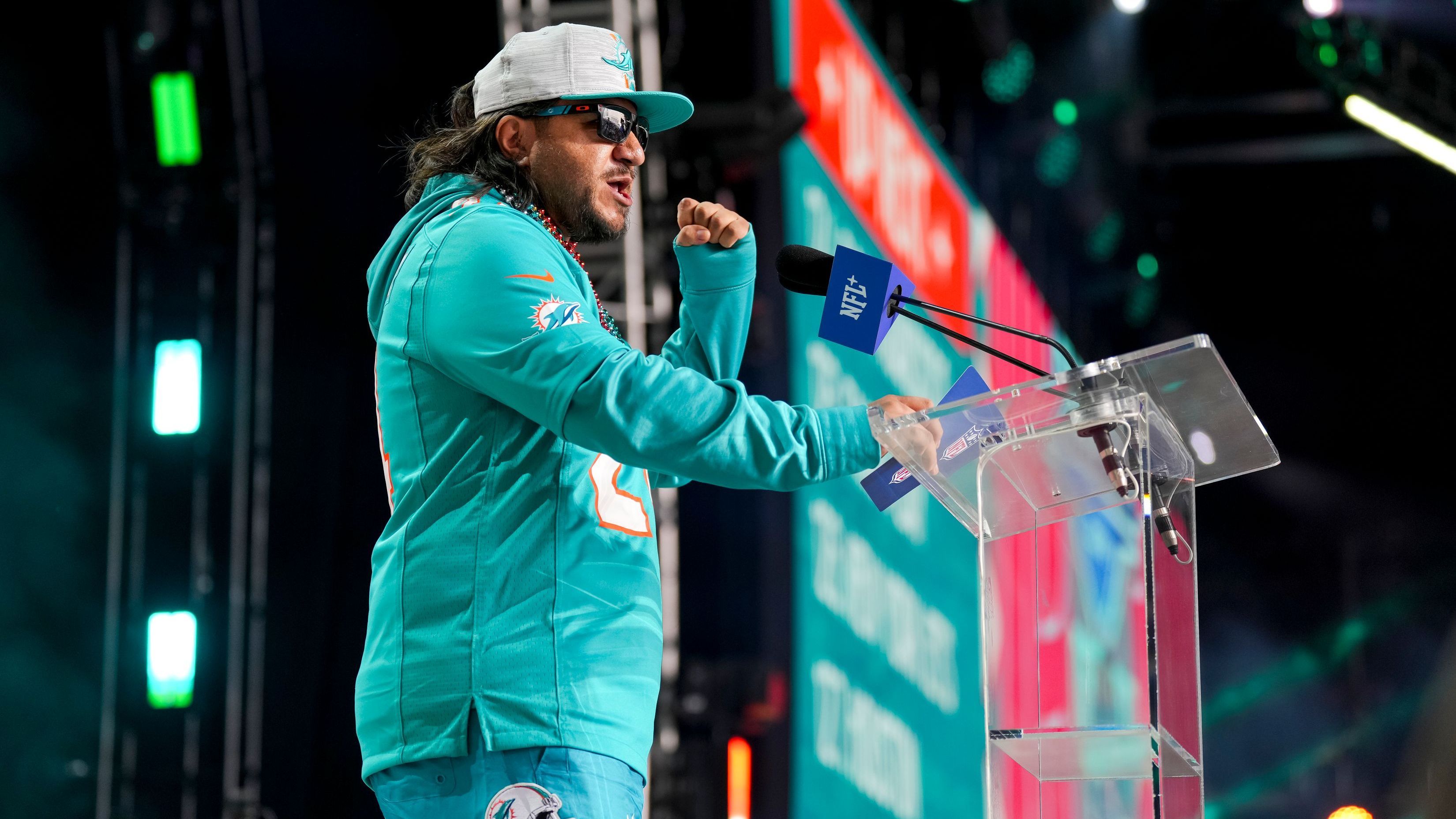 <strong>Miami Dolphins (7 Picks)</strong><br>1. Runde<br>2. Runde<br>4. Runde<br>5. Runde<br>5. Runde (via Broncos)<br>7. Runde<br>7. Runde (via Bears)