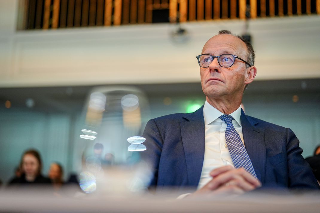 Friedrich Merz, CDU-Bundesvorsitzender und Unionsfraktionsvorsitzender, nimmt am Wirtschaftsgipfel der "Süddeutschen Zeitung" teil.